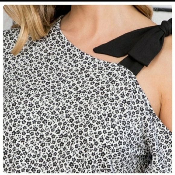 Perfect Peach Cold Shoulder Ditzy Floral Top - Picture 2 of 4